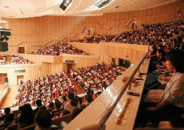 在音乐厅可以举办各种类型的活动：如音乐会、发布会、车展等